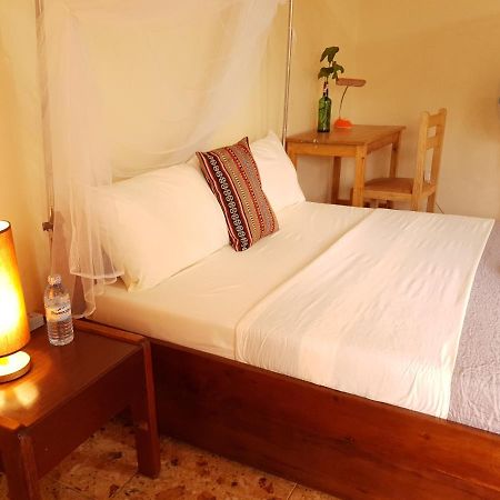 Annas Bed And Breakfast Entebbe Eksteriør bilde