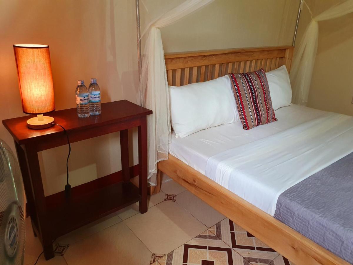 Annas Bed And Breakfast Entebbe Eksteriør bilde