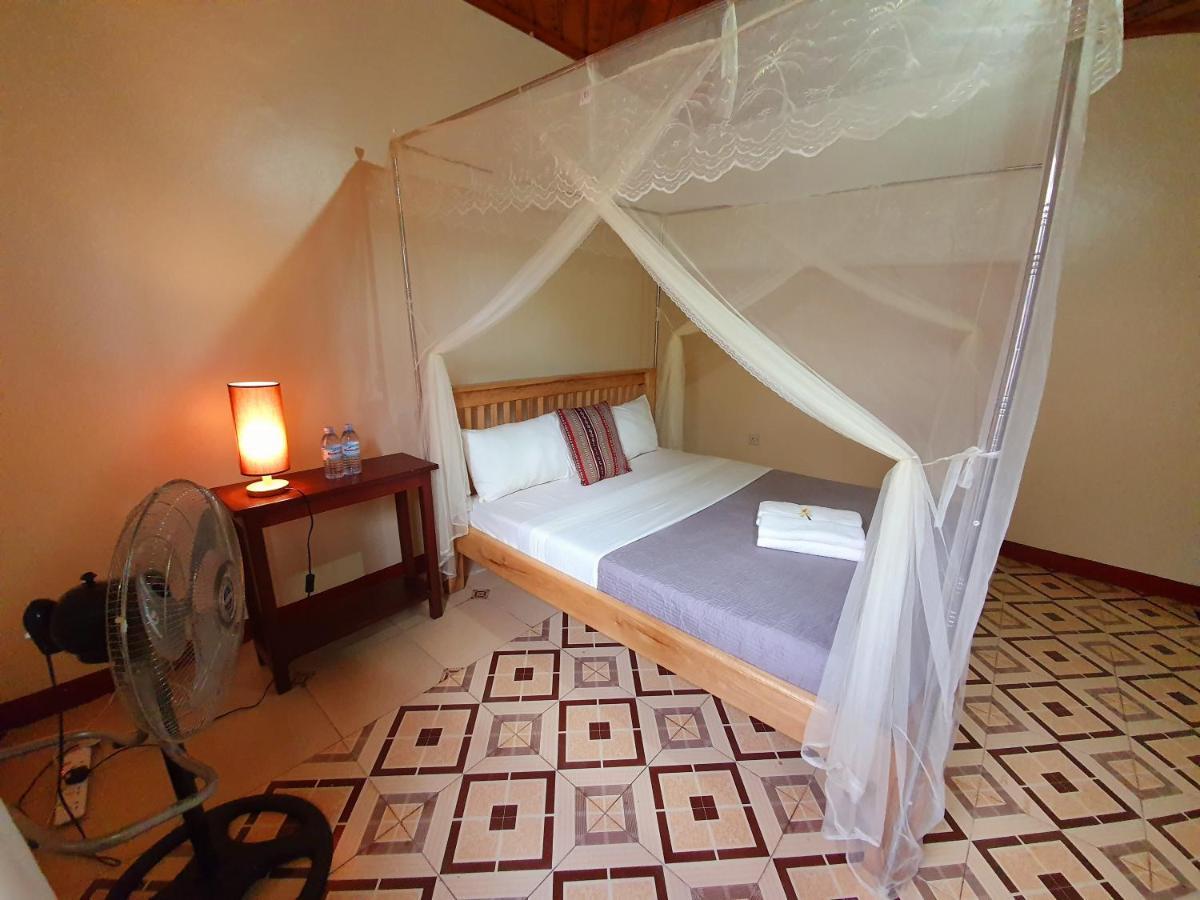 Annas Bed And Breakfast Entebbe Eksteriør bilde