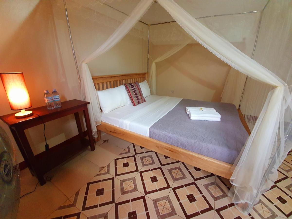 Annas Bed And Breakfast Entebbe Eksteriør bilde