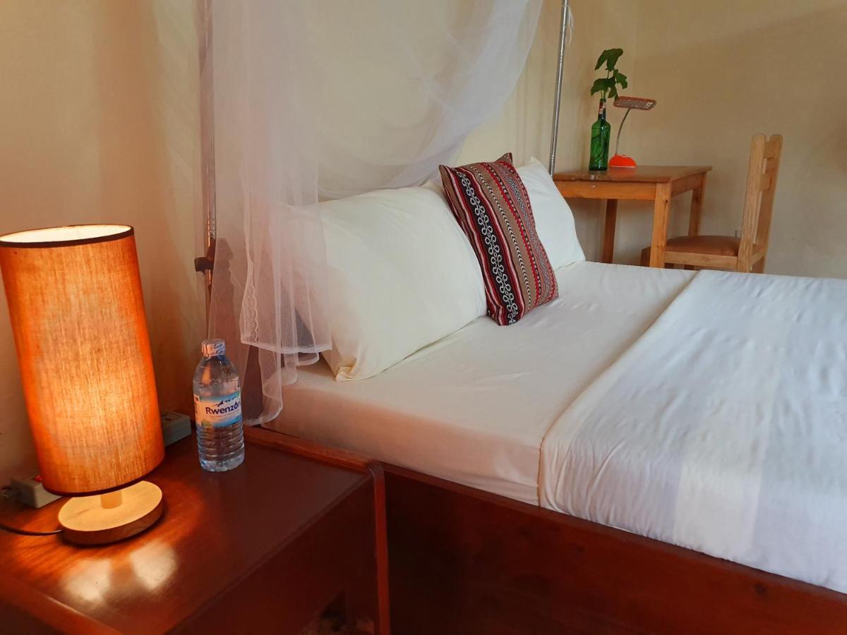 Annas Bed And Breakfast Entebbe Eksteriør bilde